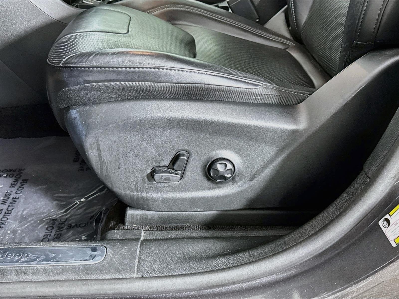 Used 2019 Jeep Cherokee Limited w/ Technology Group FWD image 21