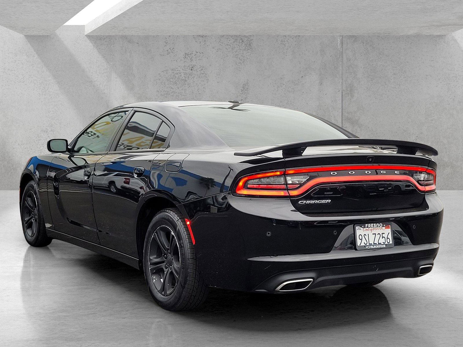 Used 2022 Dodge Charger SXT w/ Leather Interior Group RWD image 6