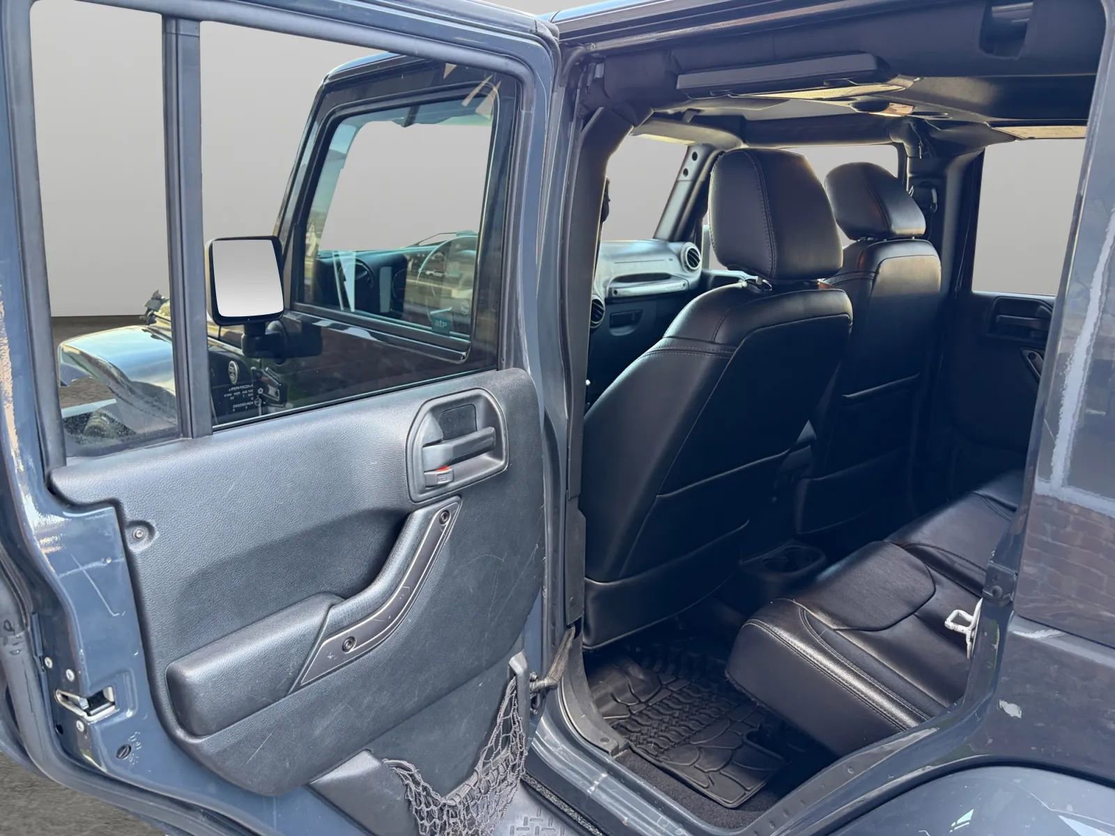 Used 2018 Jeep Wrangler Unlimited Sahara image 12