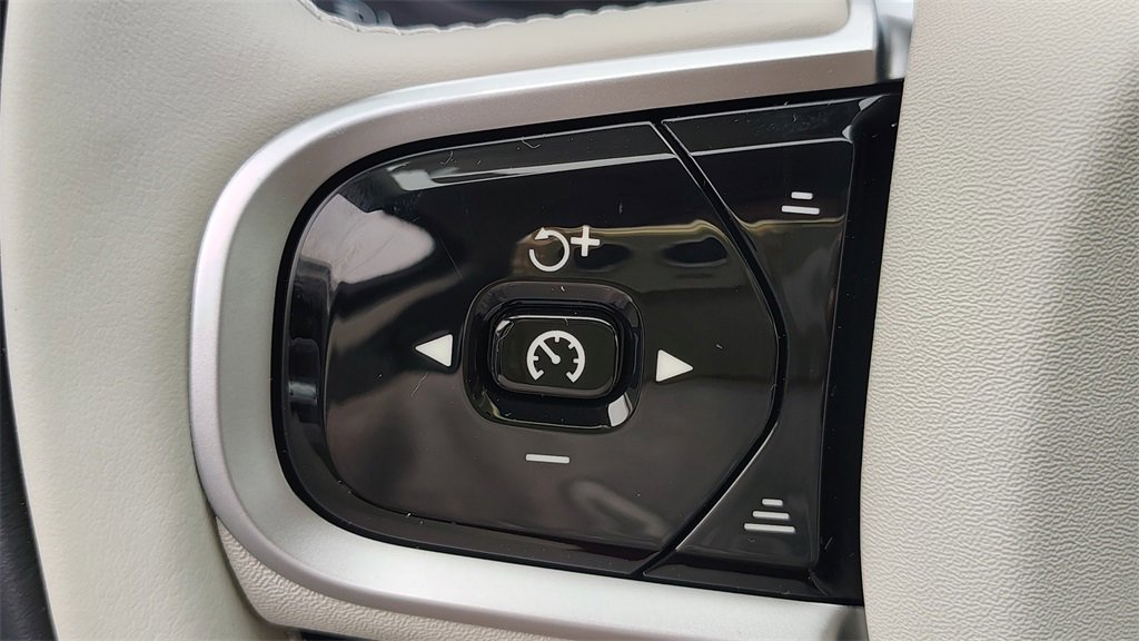 New 2026 Volvo XC60 B5 Ultra w/ Climate Package image 16