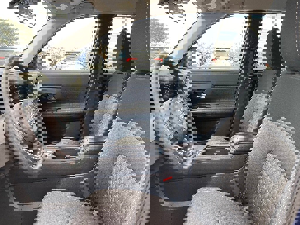 Used 2025 Nissan Kicks SV image 9