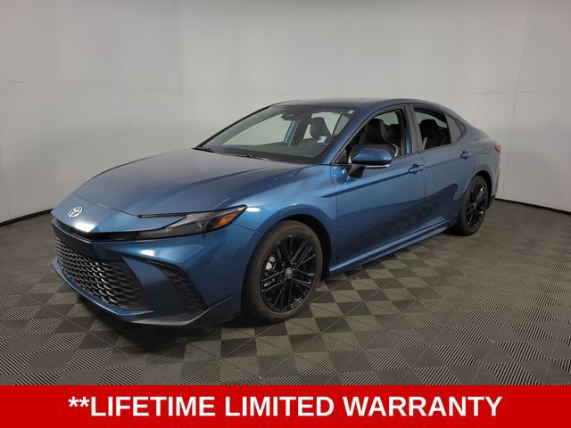 Used 2025 Toyota Camry SE image 3