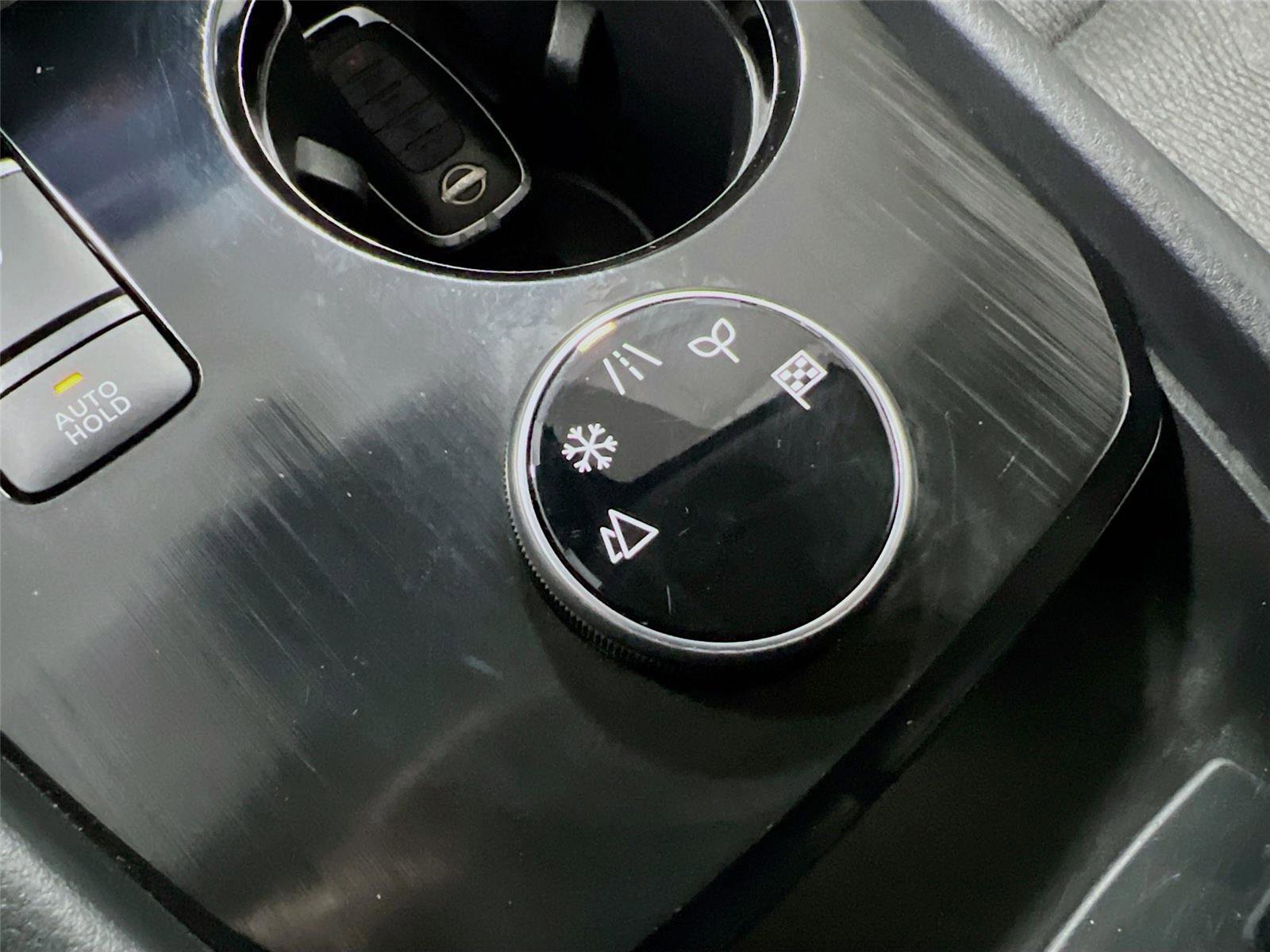 Used 2024 Nissan Rogue SV image 21