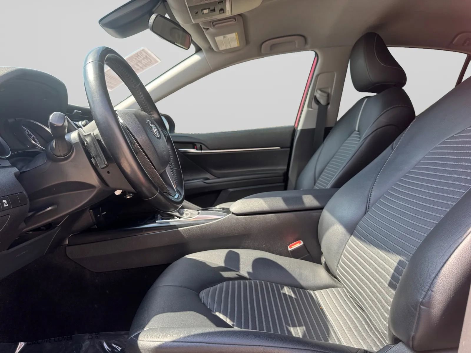 Used 2020 Toyota Camry SE FWD image 17