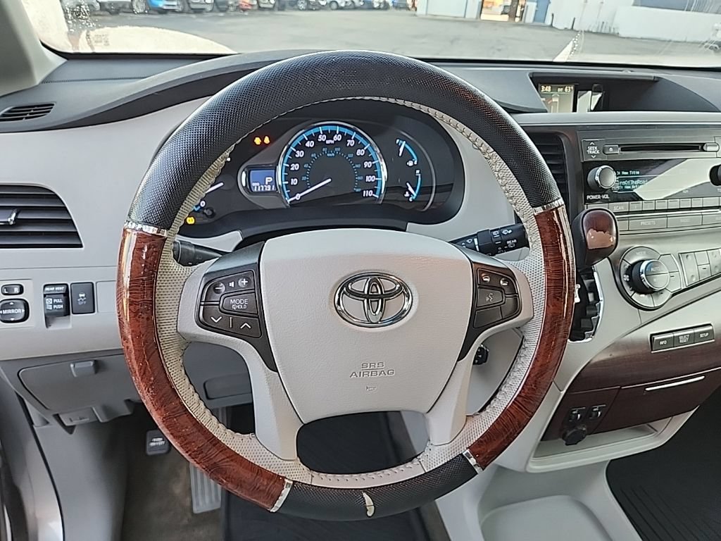 Used 2011 Toyota Sienna XLE FWD image 14