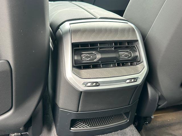 Used 2023 BMW 760i xDrive AWD/4WD image 24