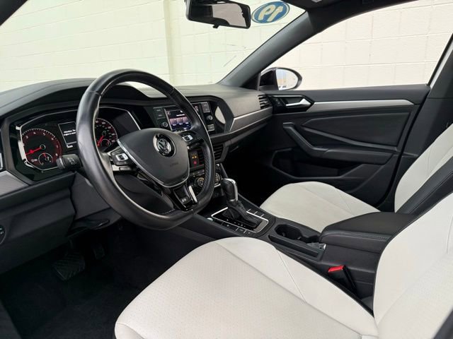 Used 2019 Volkswagen Jetta R-Line FWD image 4