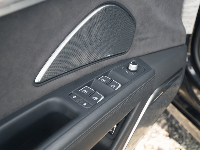 Used 2014 Audi S8 image 16