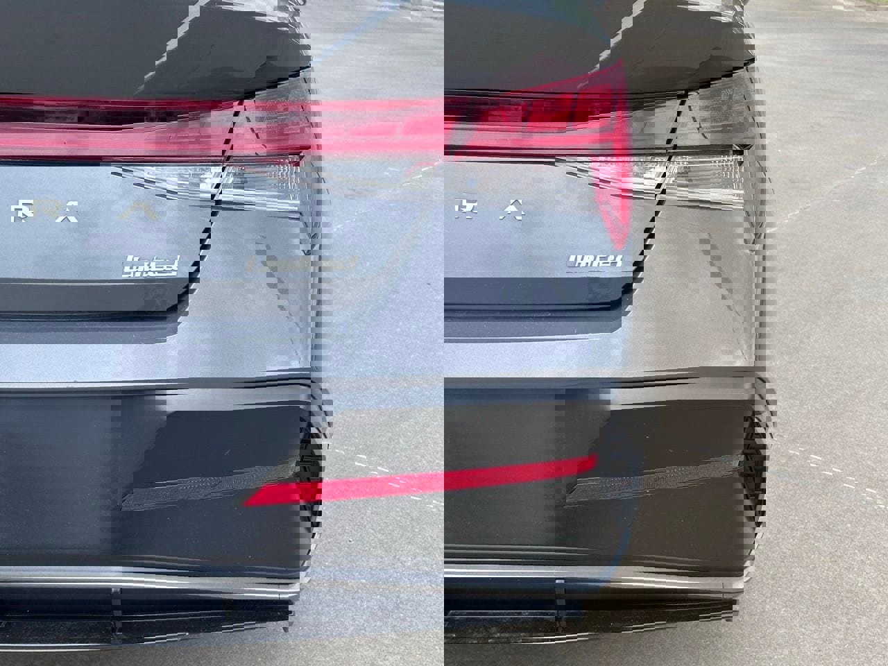 Used 2025 Hyundai Elantra Limited image 11