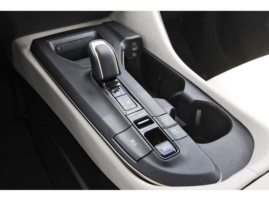 Used 2023 Toyota Crown Limited image 32