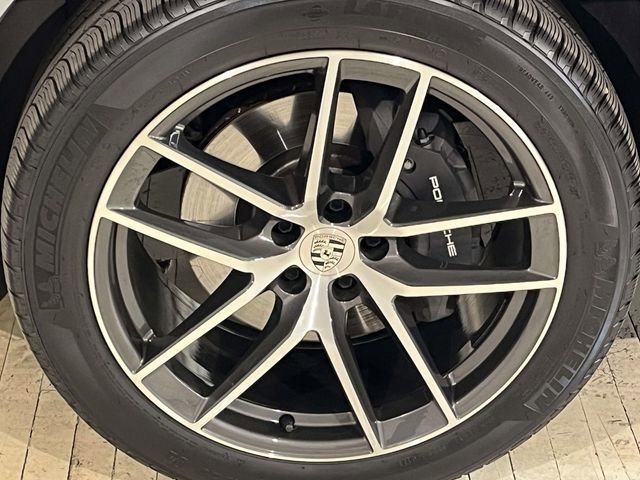 Certified 2025 Porsche Macan image 12
