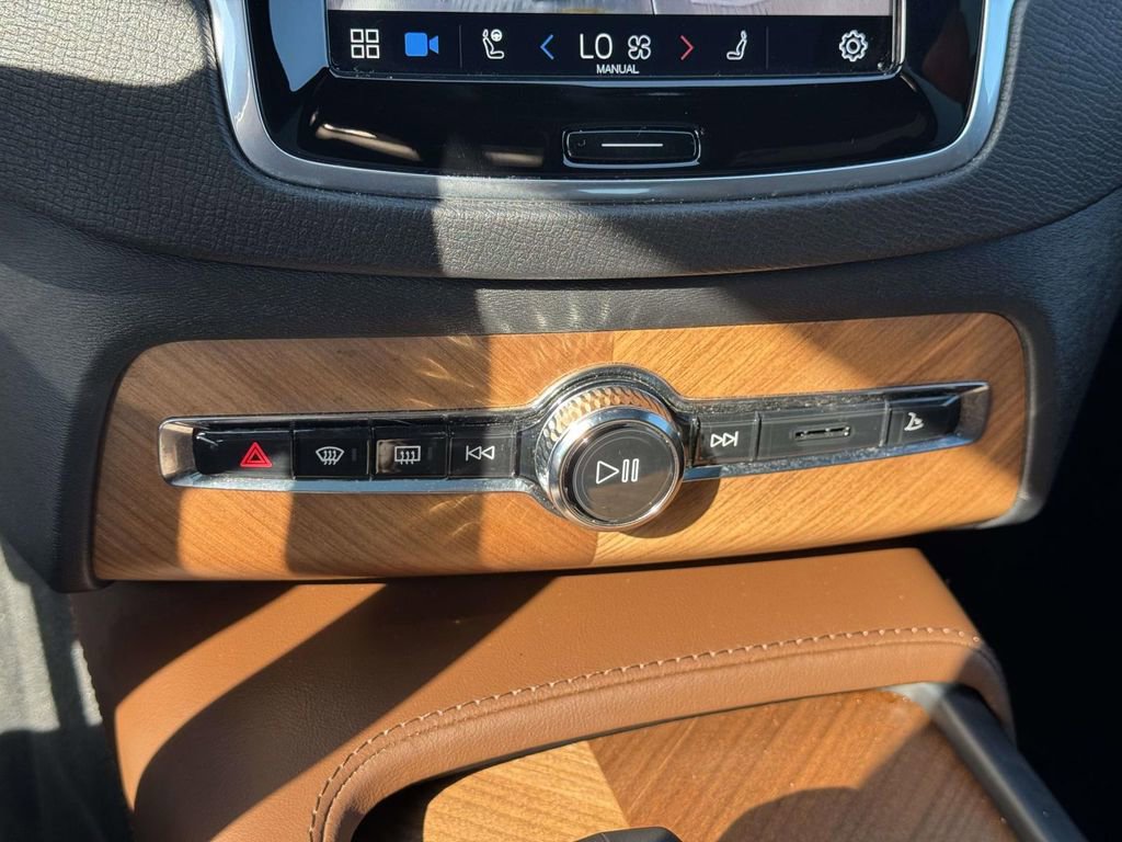 Certified 2024 Volvo XC90 T8 Plus w/ Protection Package Premier image 27