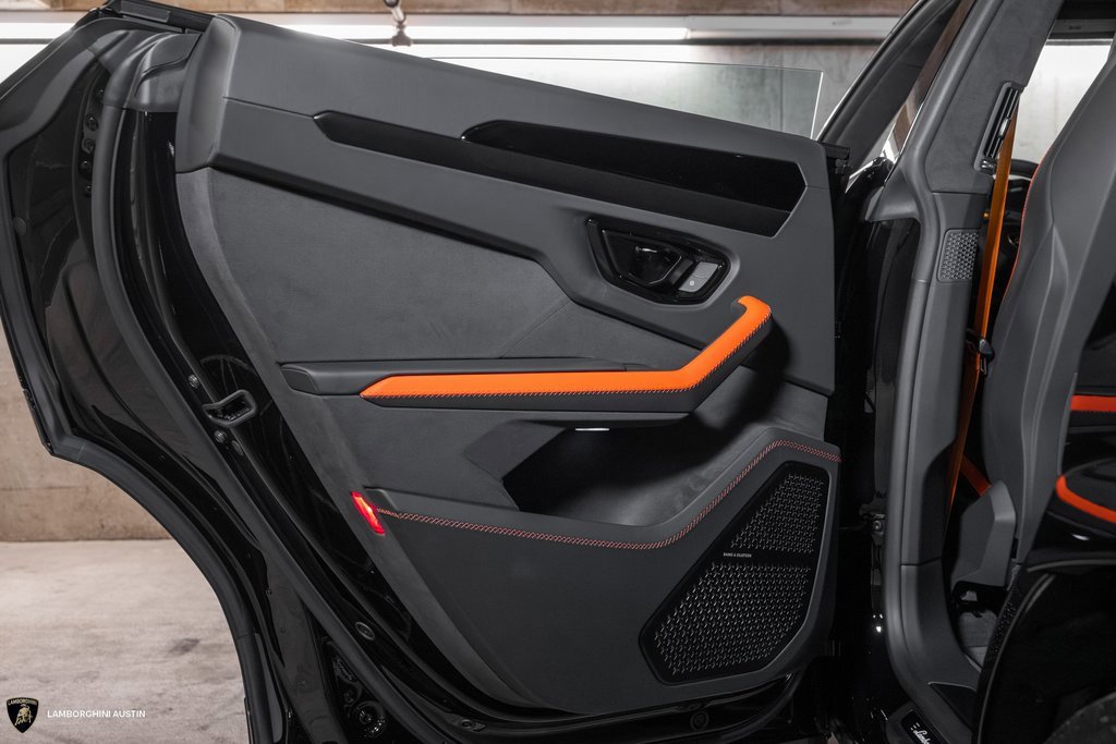 Used 2025 Lamborghini Urus SE image 37