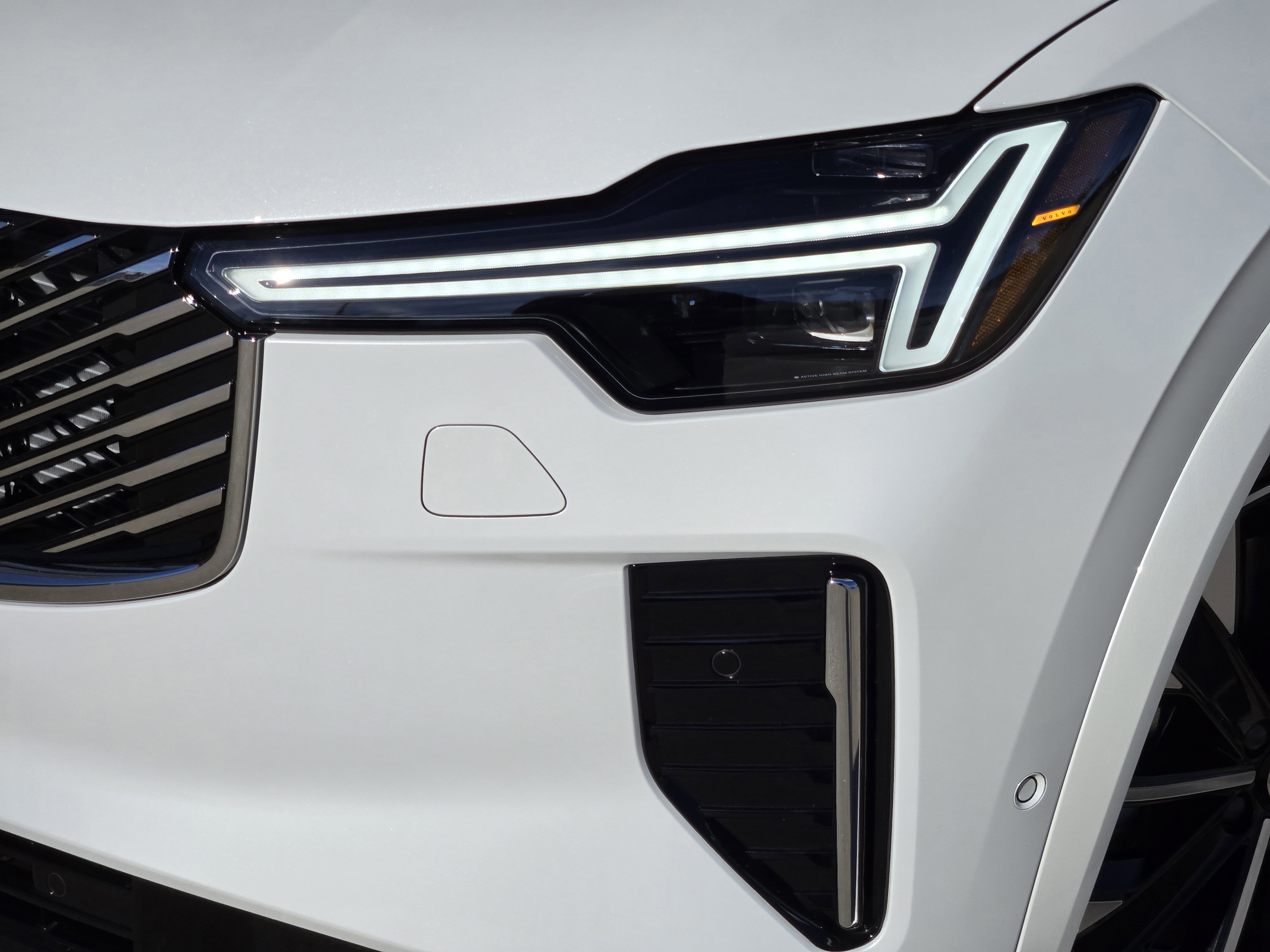 New 2026 Volvo XC90 T8 Plus w/ Protection Package Premier image 34