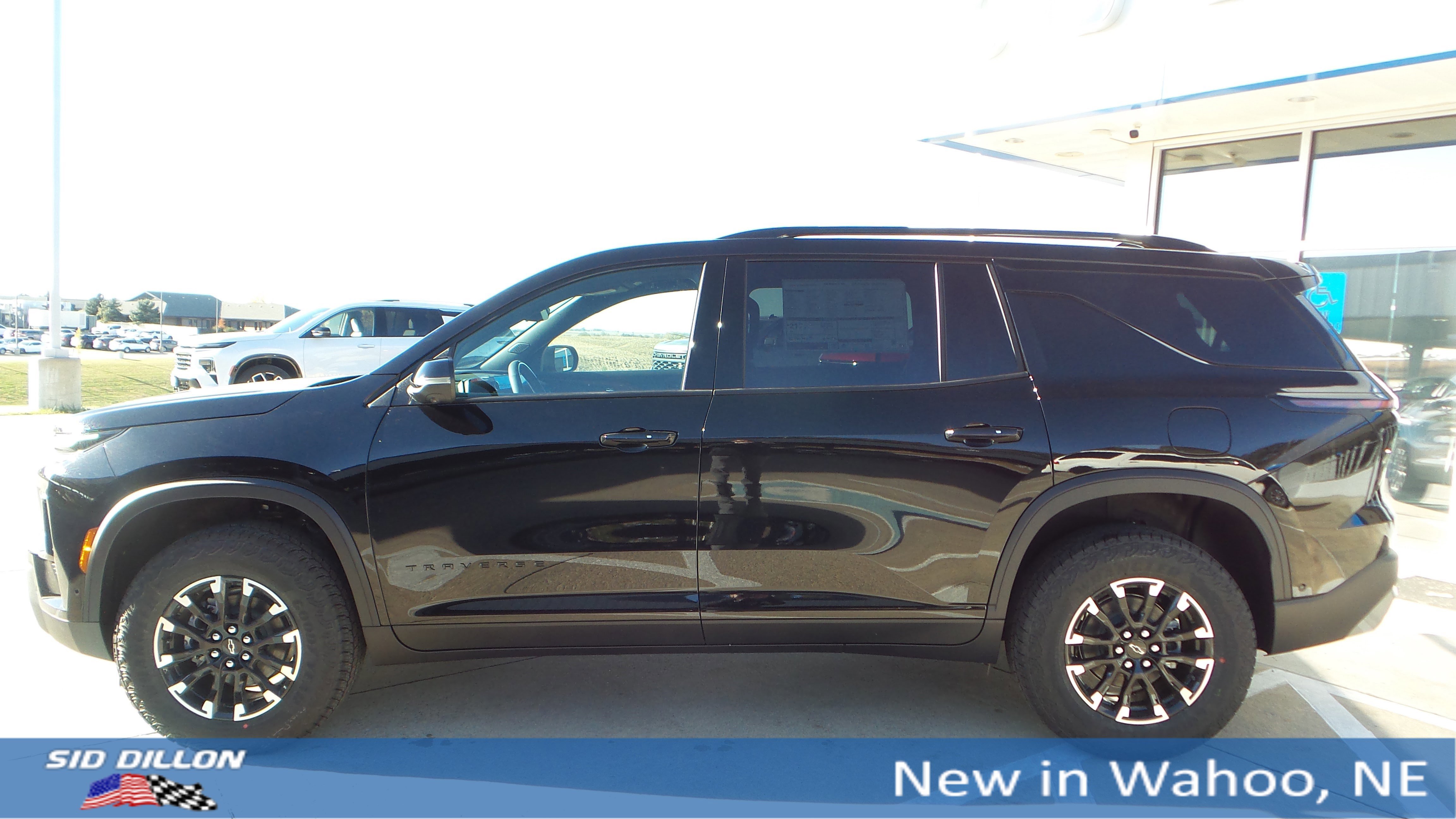 New 2026 Chevrolet Traverse Z71 w/ Enhanced Driving Package image 2
