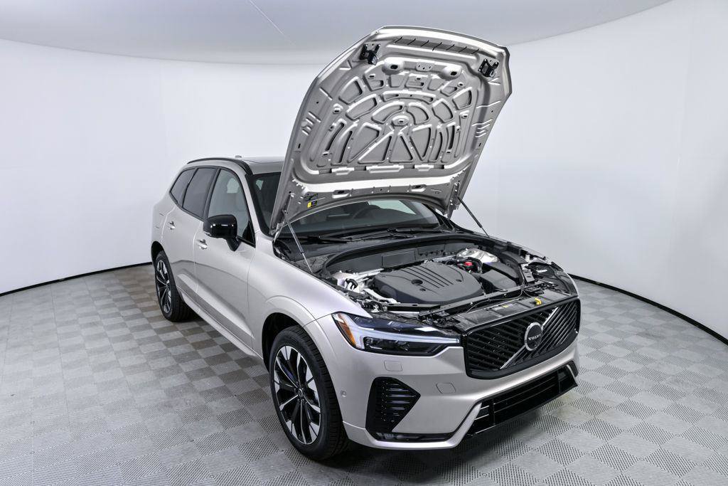 New 2026 Volvo XC60 B5 Plus w/ Protection Package Premier AWD/4WD image 32