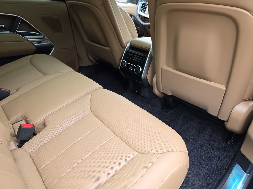 New 2026 Land Rover Range Rover Long Wheelbase SE AWD/4WD image 11