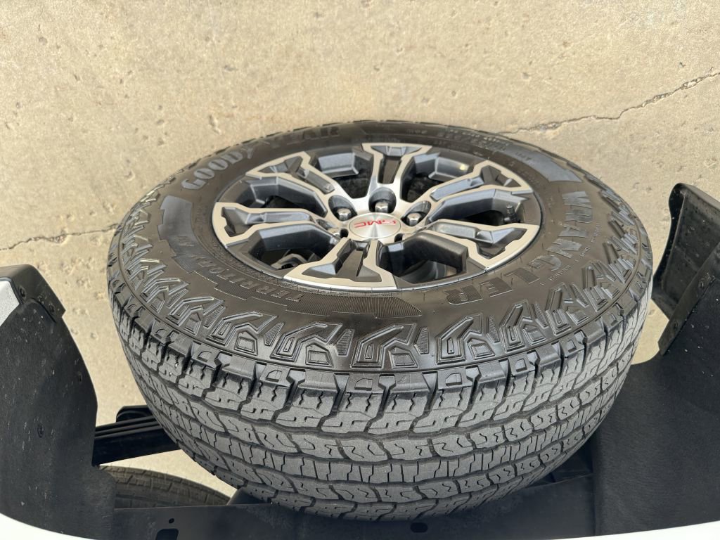 Used 2023 Chevrolet Colorado W/T w/ WT Convenience Package II AWD/4WD image 16