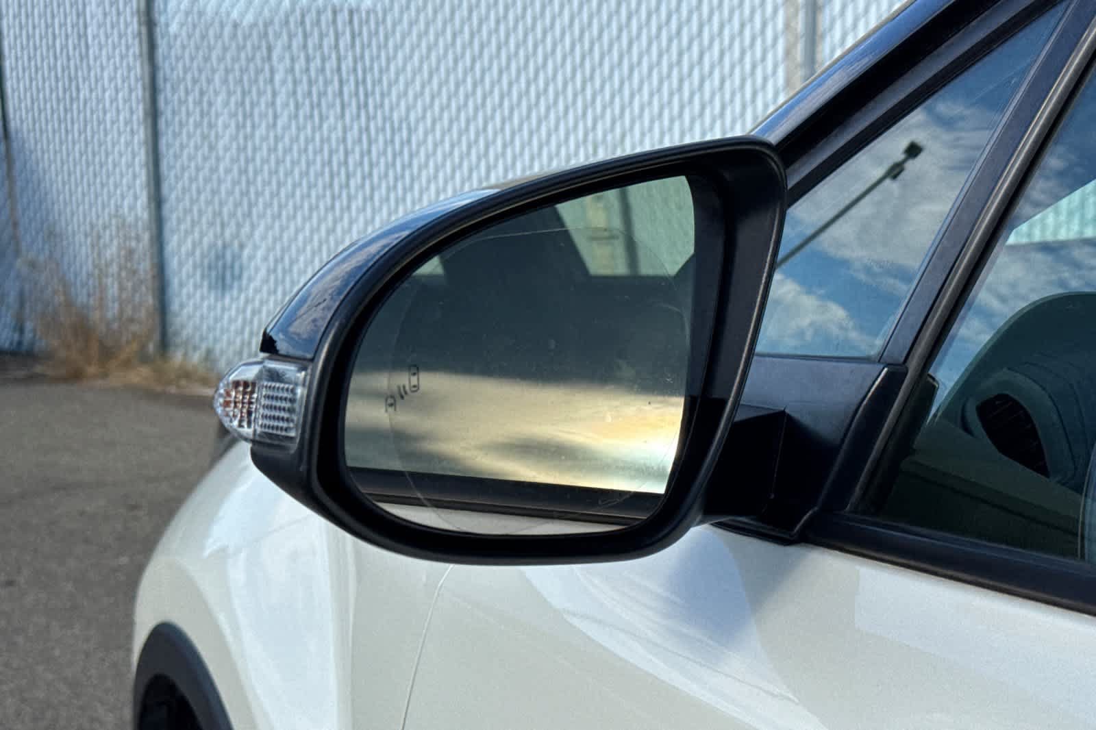Used 2020 Toyota C-HR XLE FWD image 11
