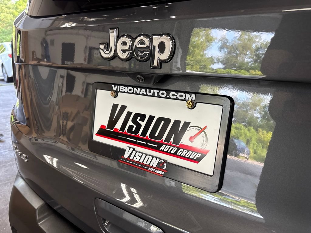 Used 2023 Jeep Renegade Latitude w/ Sun/Sound Group AWD/4WD image 12