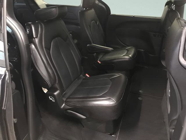Used 2025 Chrysler Pacifica Select FWD image 28