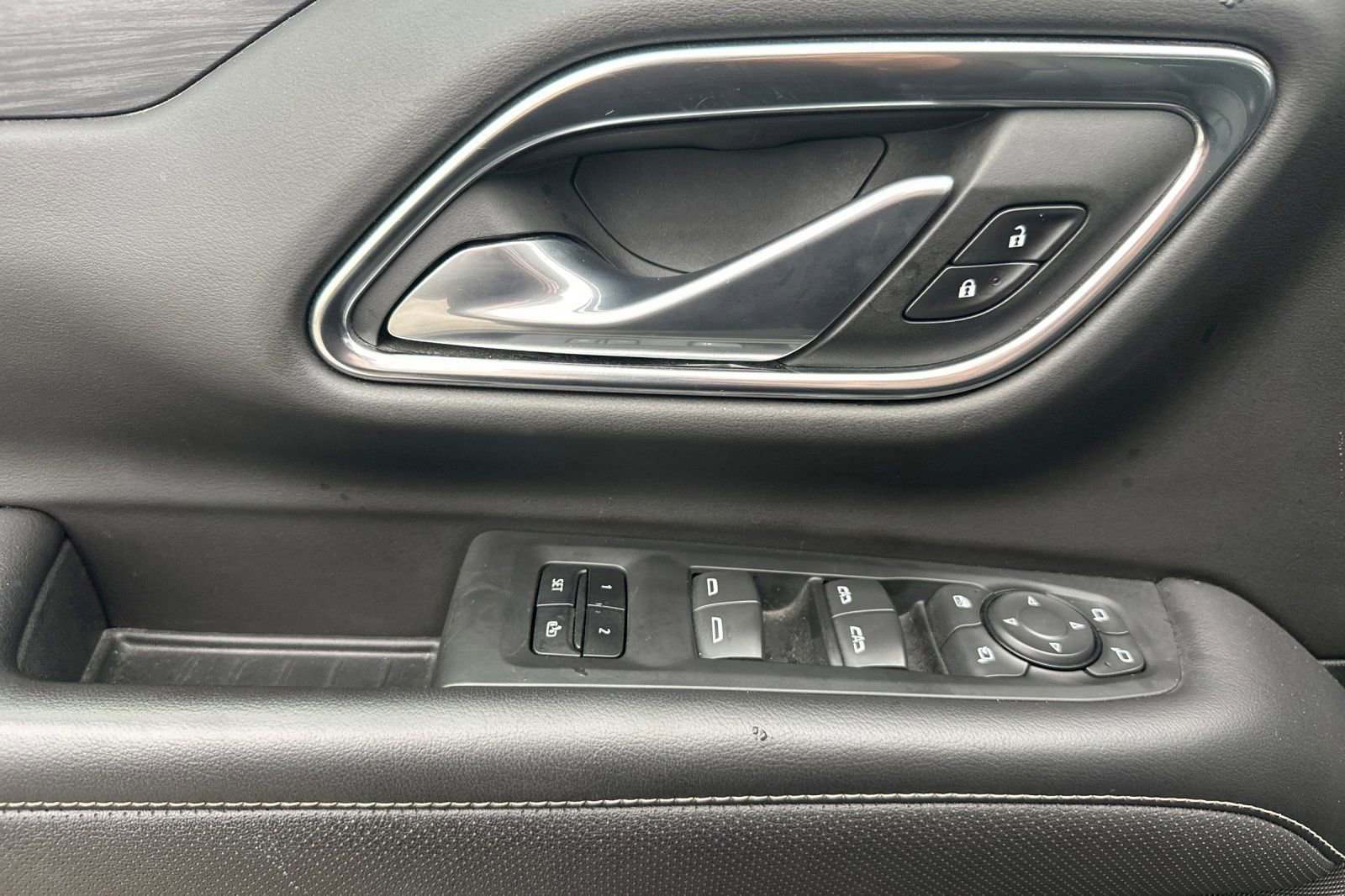 Used 2021 GMC Yukon SLT w/ Rear Media and Nav Package image 11