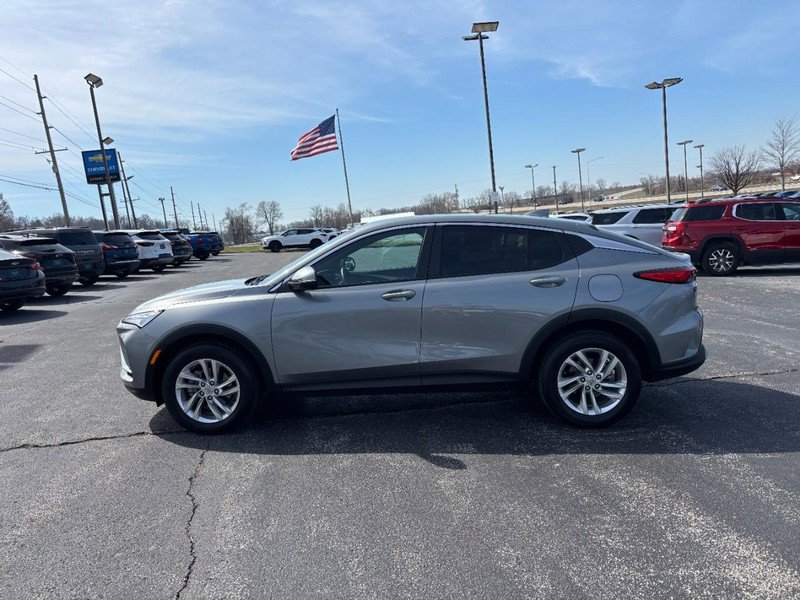 Used 2024 Buick Envista Preferred w/ Convenience I Package image 2