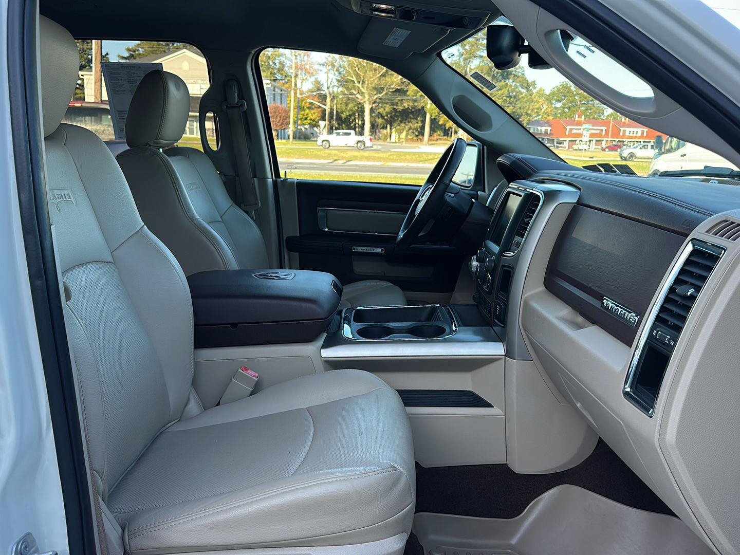 Used 2017 RAM 1500 Laramie w/ Convenience Group AWD/4WD image 16