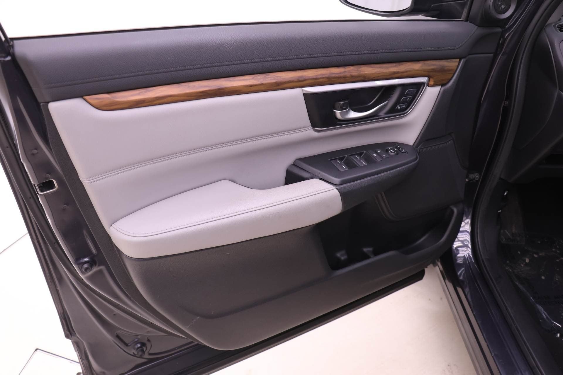 Used 2017 Honda CR-V Touring image 9