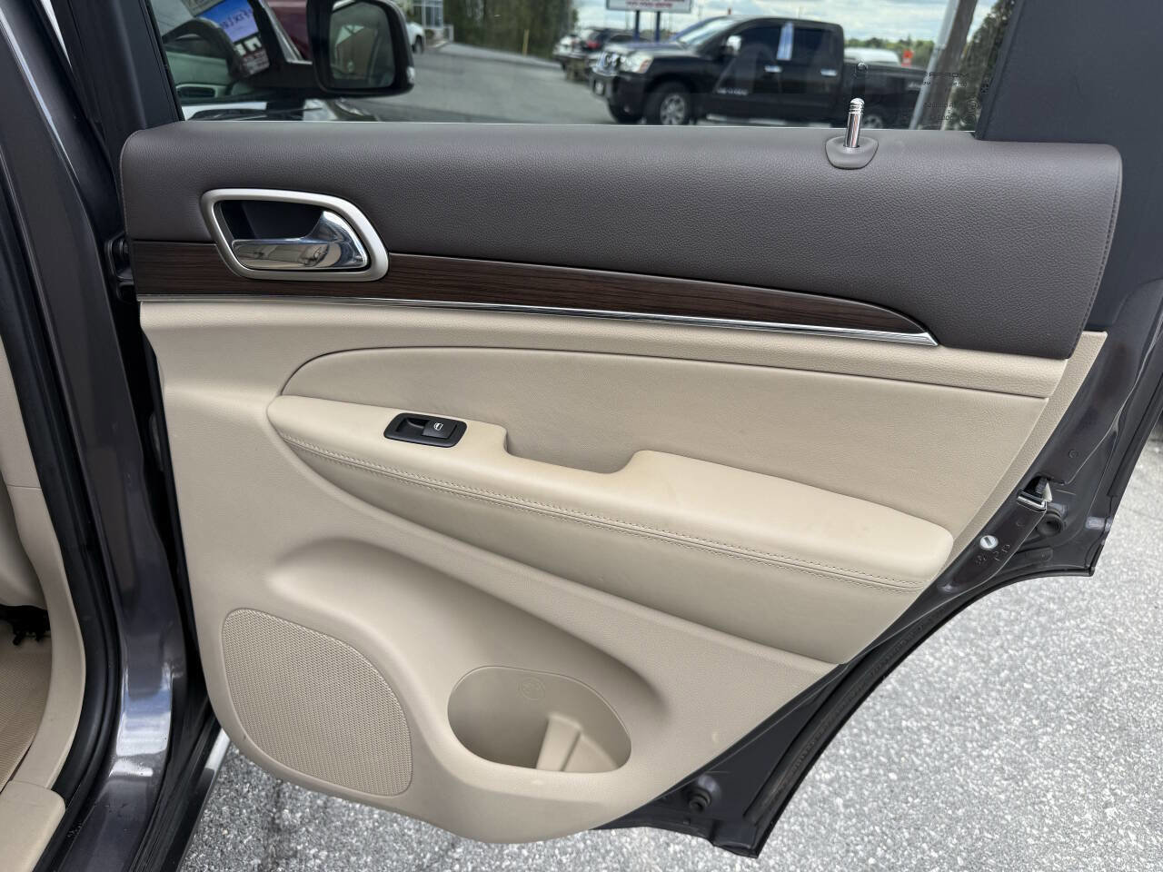 Used 2016 Jeep Grand Cherokee Overland image 18