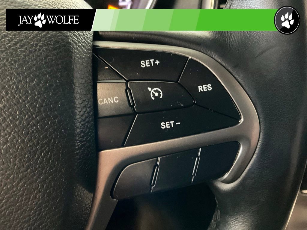 Used 2019 Jeep Grand Cherokee Laredo w/ Security & Convenience Group AWD/4WD image 13