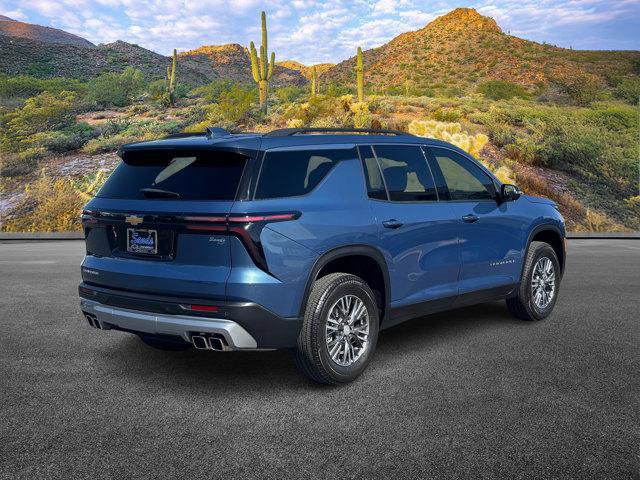 Used 2025 Chevrolet Traverse LT image 4