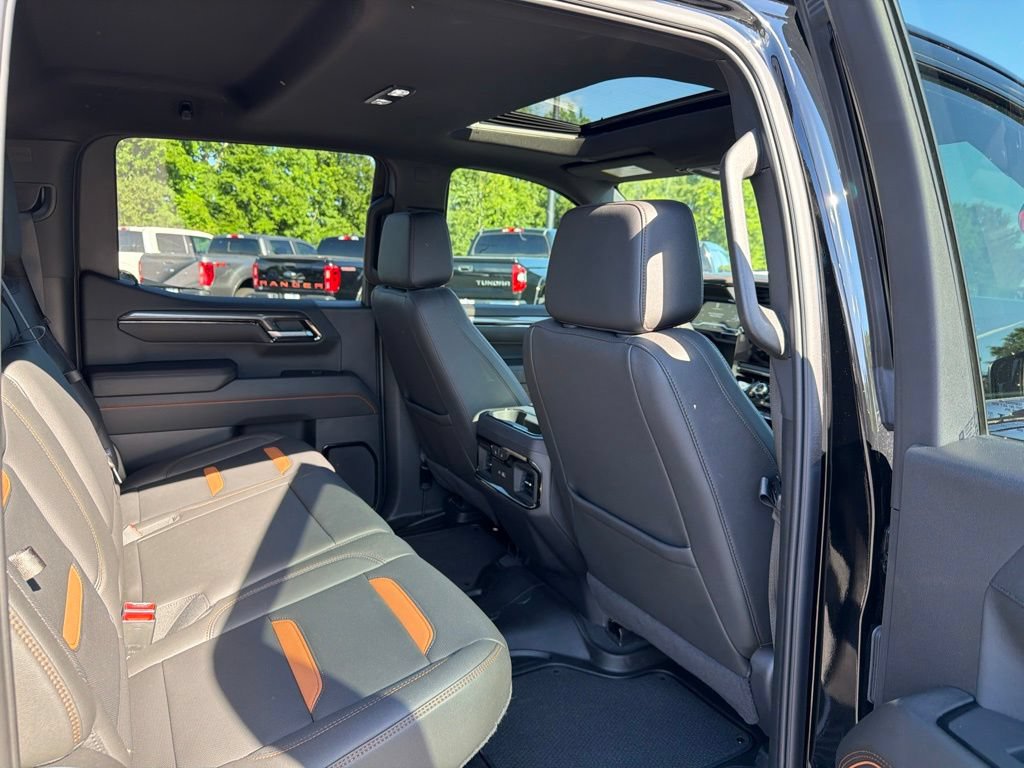 Used 2024 GMC Sierra 1500 AT4 w/ Technology Package AWD/4WD image 17