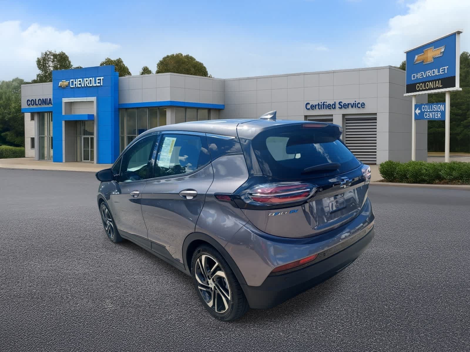 Used 2022 Chevrolet Bolt LT w/ Infotainment Package FWD image 5