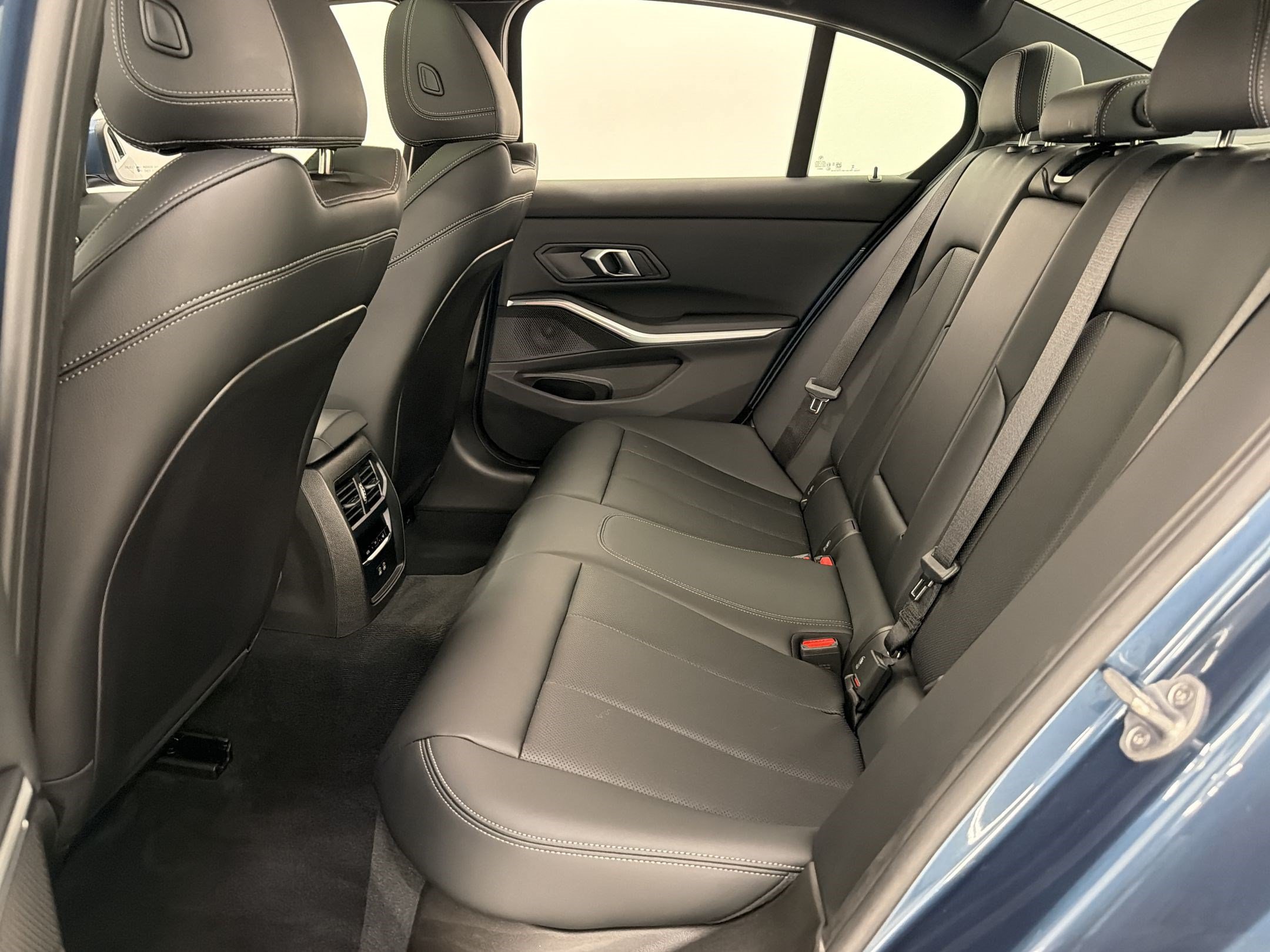 Certified 2025 BMW 330i Sedan RWD image 23