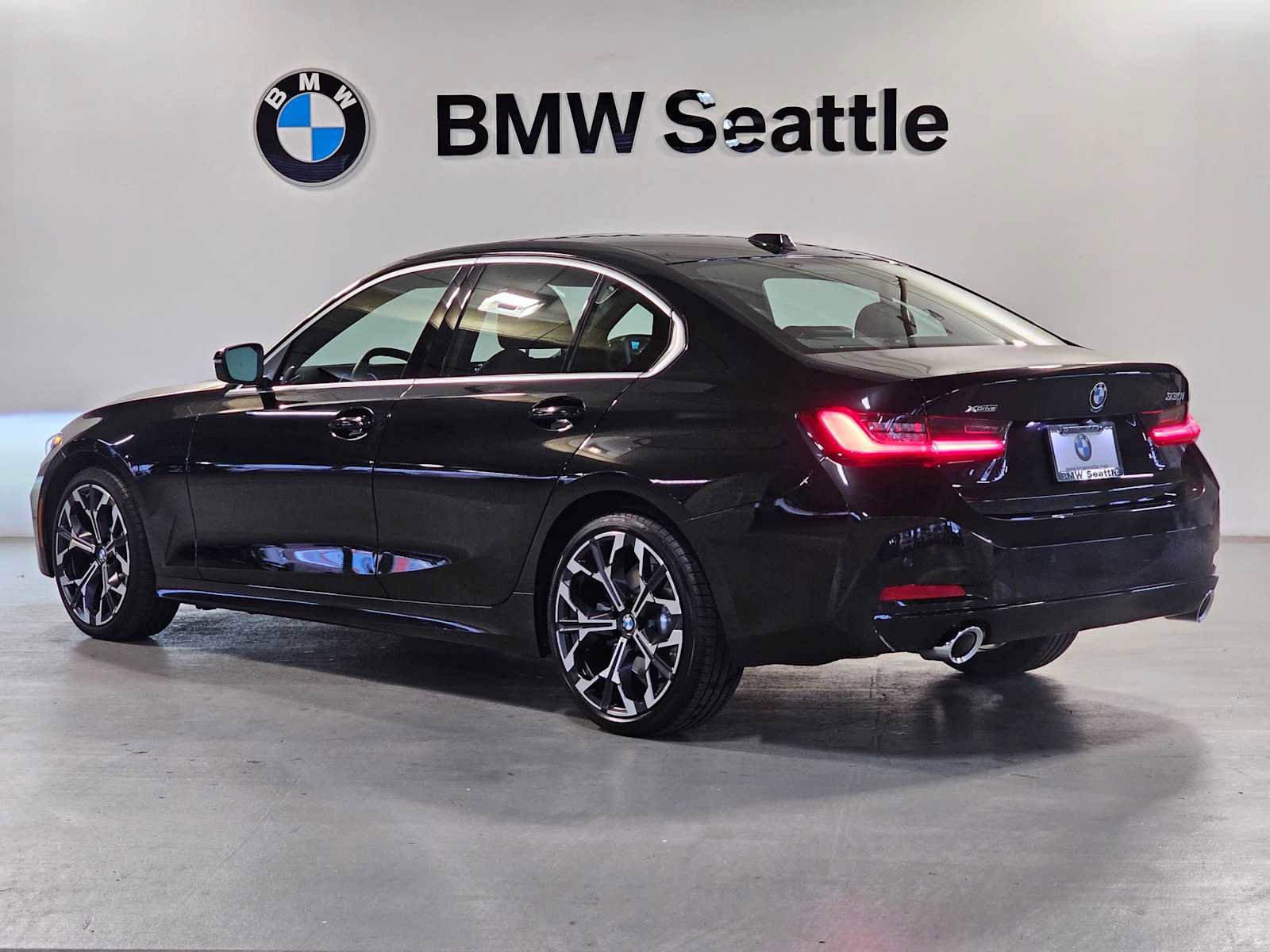 Used 2025 BMW 330i xDrive 330i xDrive w/ Premium Package image 4