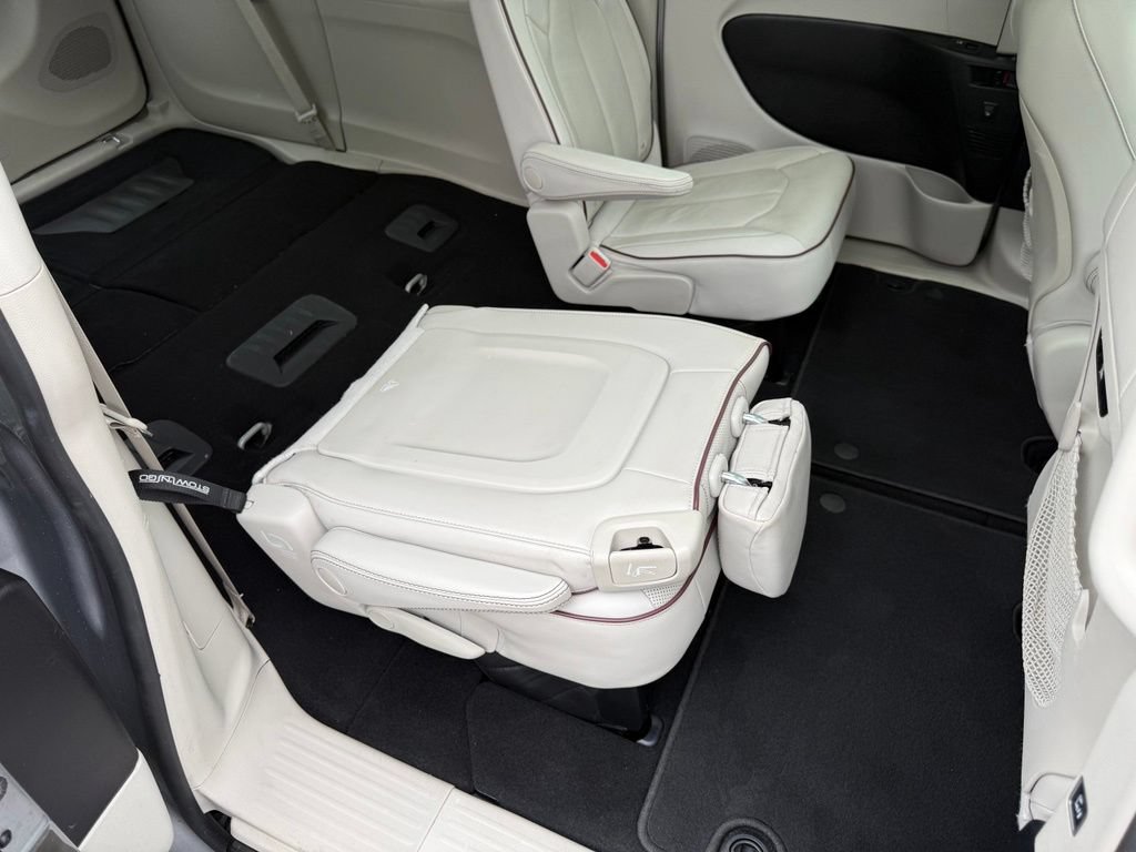 Used 2017 Chrysler Pacifica Limited w/ Advanced Safetytec Group FWD image 62