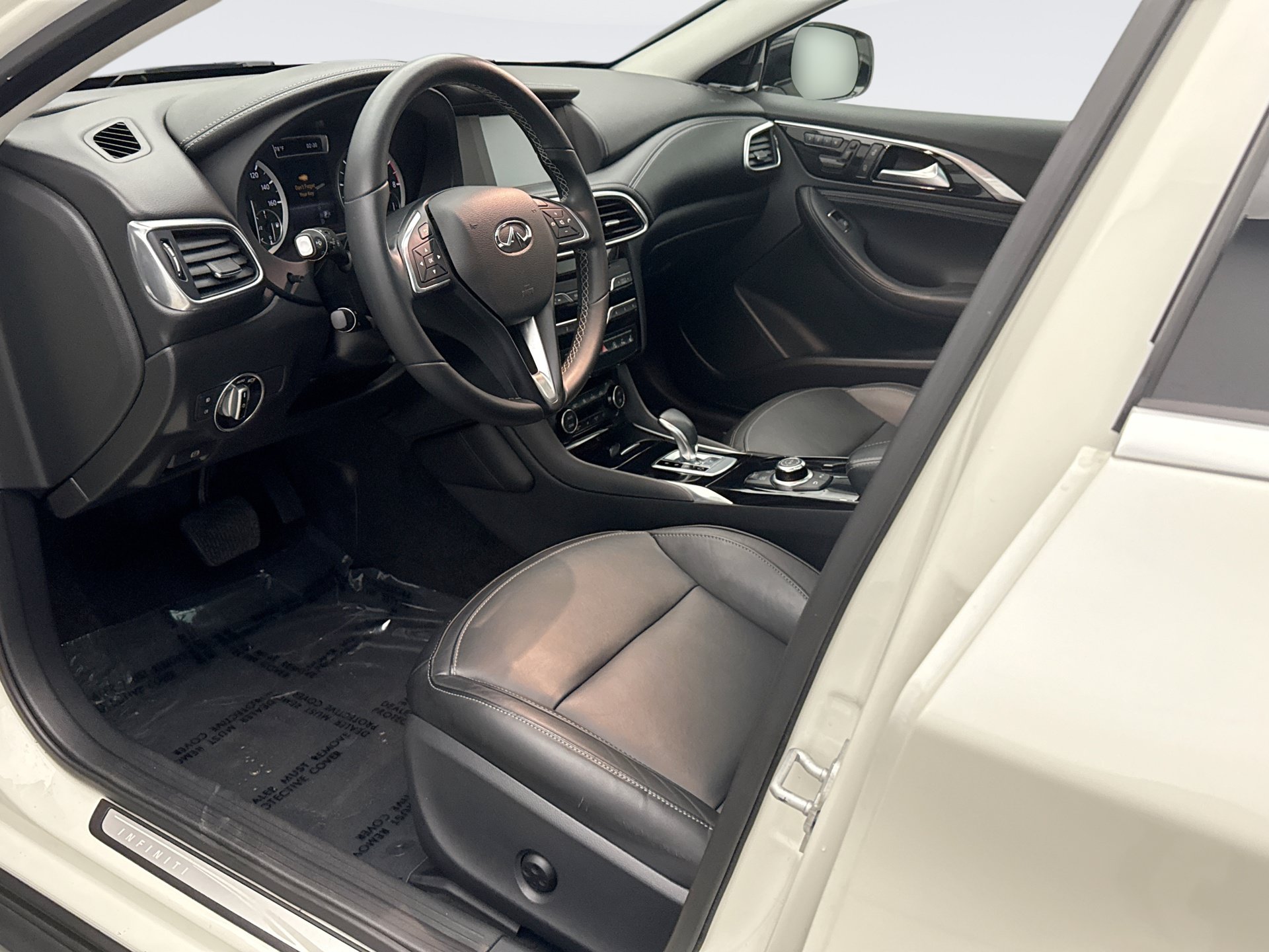 Used 2018 INFINITI QX30 Premium w/ Navigation Package AWD/4WD image 10