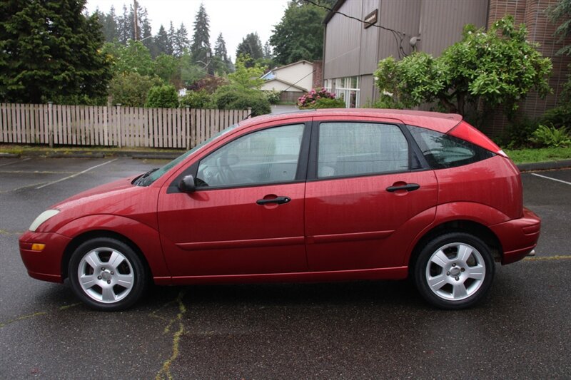Used 2004 Ford Focus ZX5 Hatchback FWD image 13