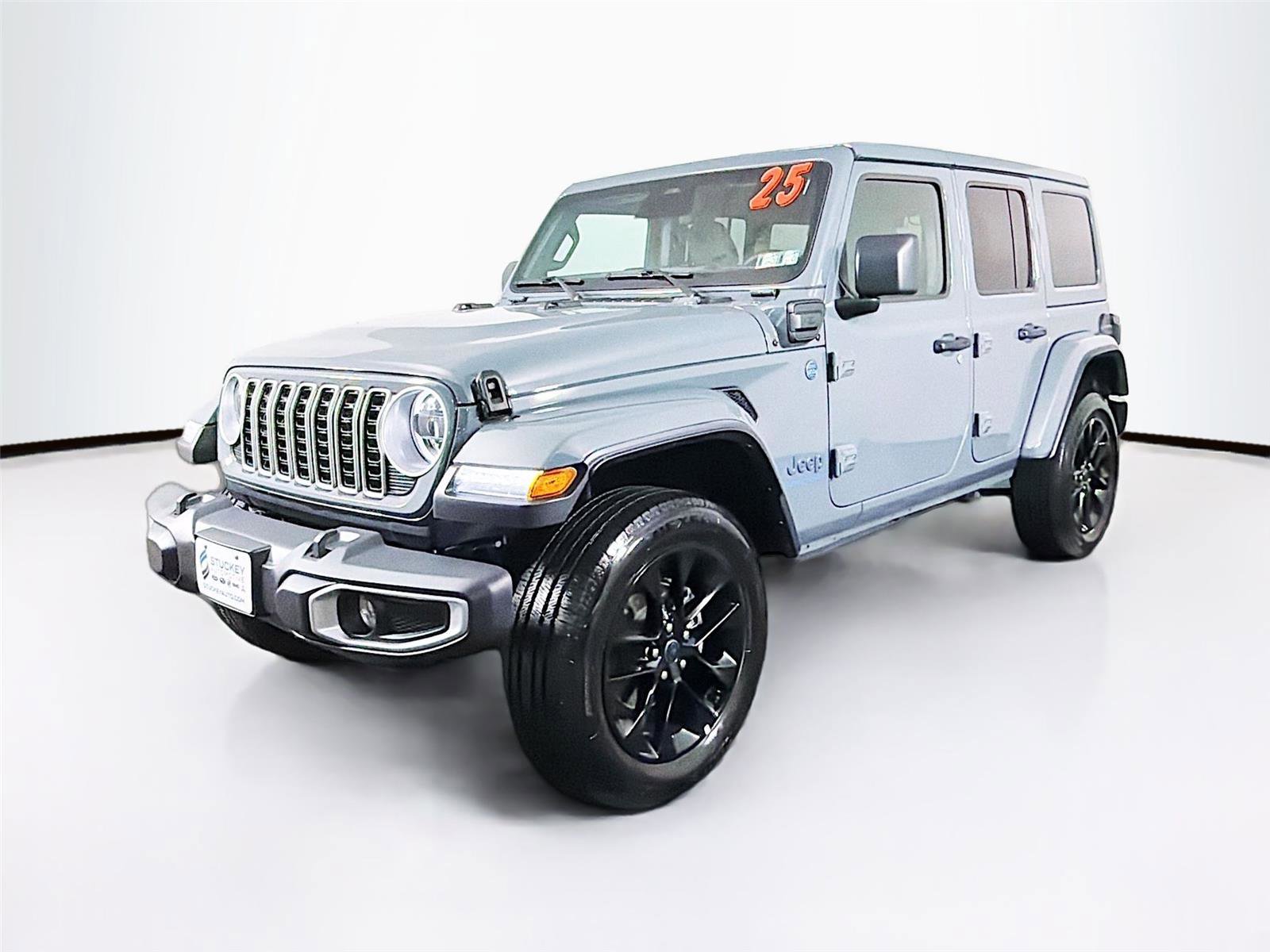 Used 2025 Jeep Wrangler Sahara w/ Safety Group AWD/4WD image 3