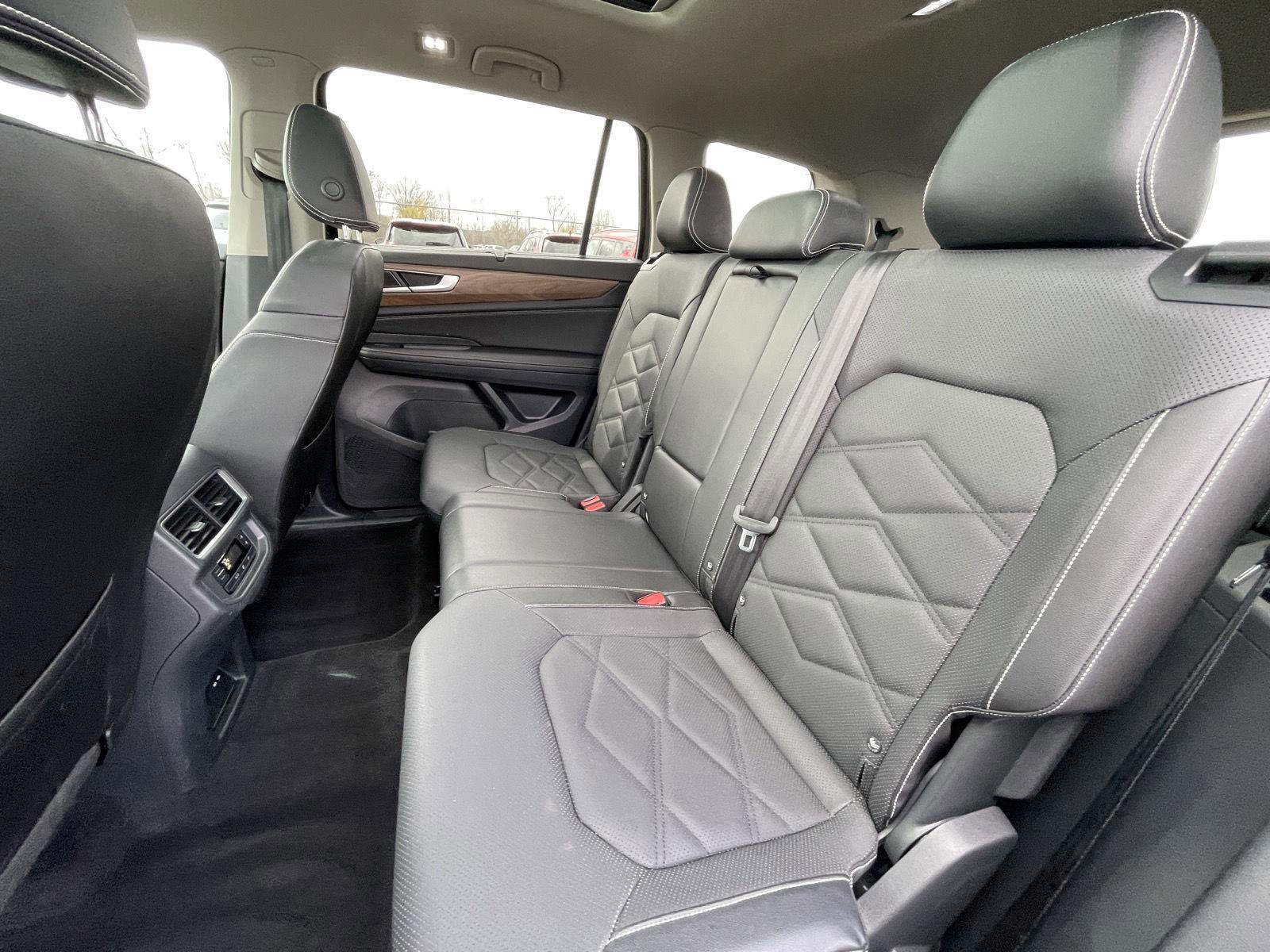 Used 2024 Volkswagen Atlas SE w/ Panoramic Sunroof Package image 17