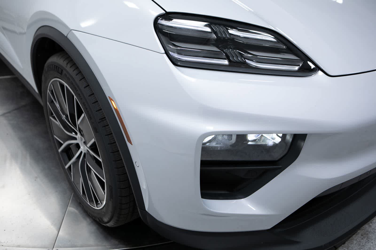 New 2026 Porsche Macan Electric RWD image 12