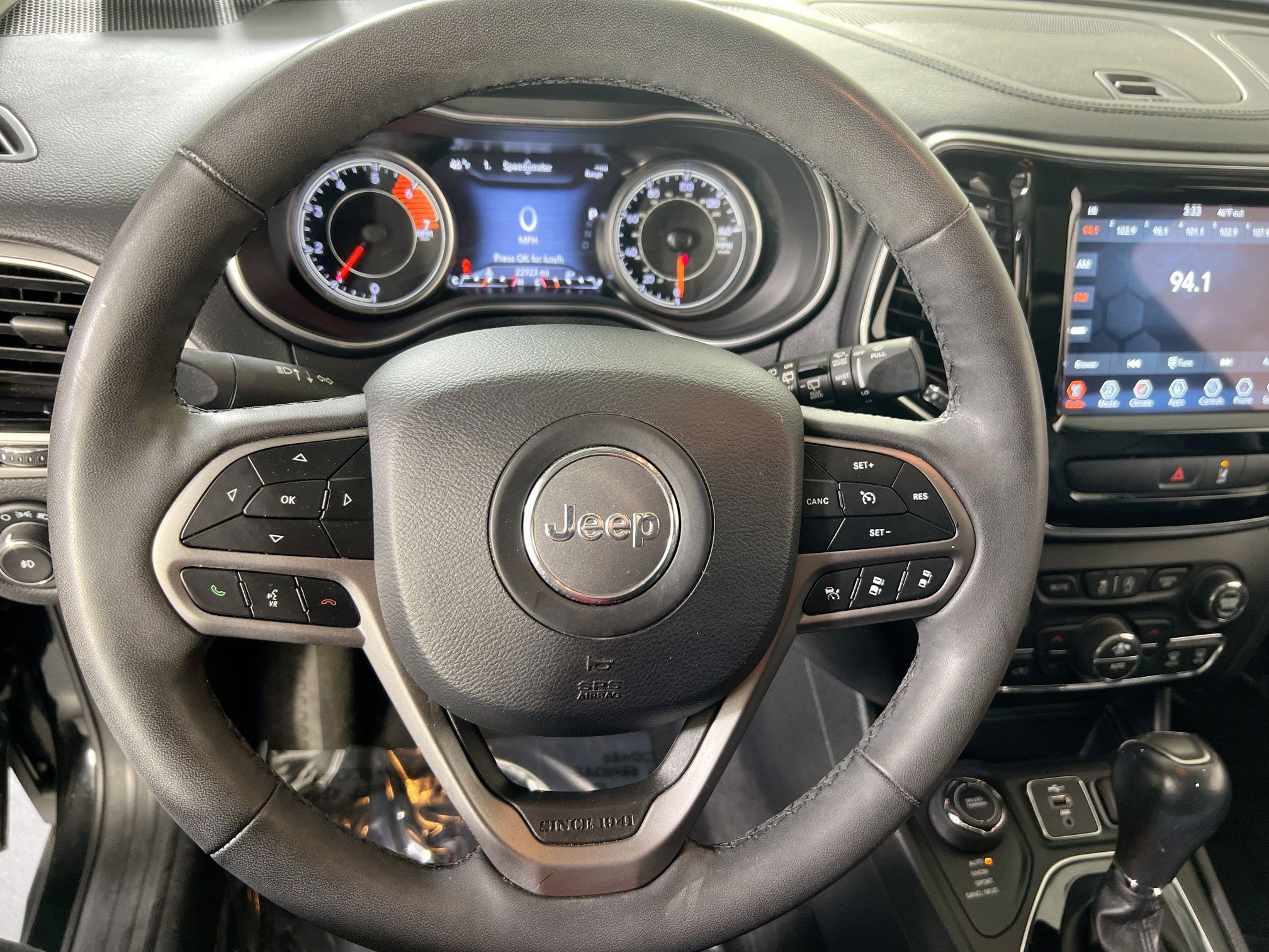 Used 2022 Jeep Cherokee Limited image 11