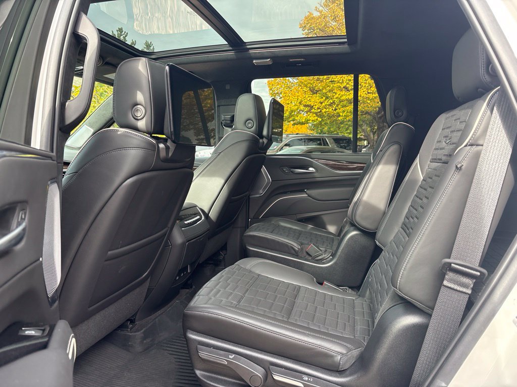 Used 2022 Cadillac Escalade Sport Platinum AWD/4WD image 17