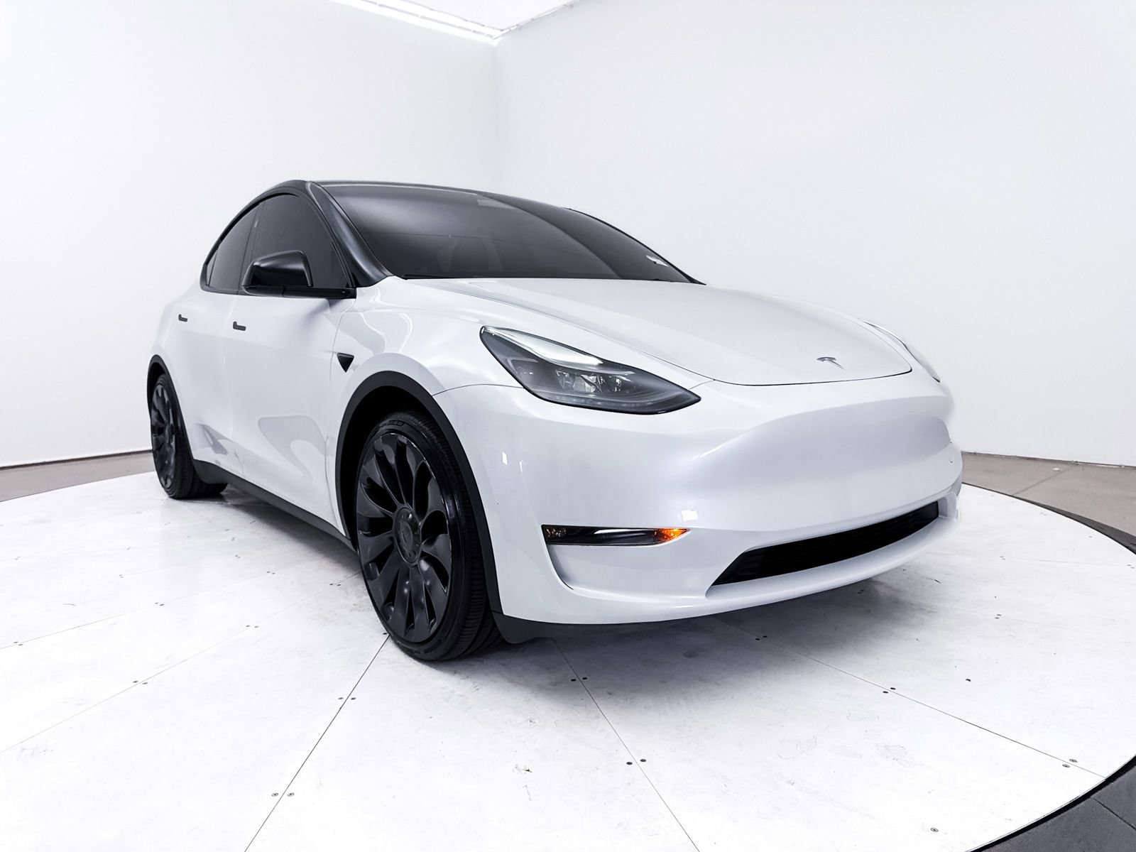 Used 2024 Tesla Model Y Performance image 12