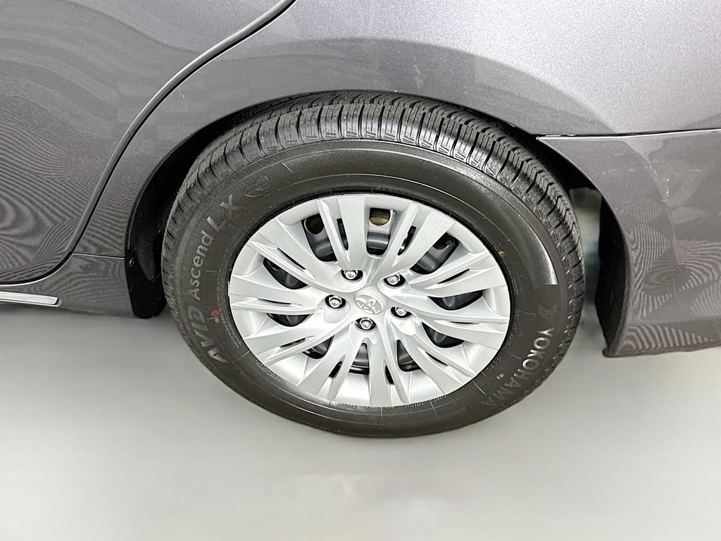 Used 2014 Toyota Camry LE FWD image 32
