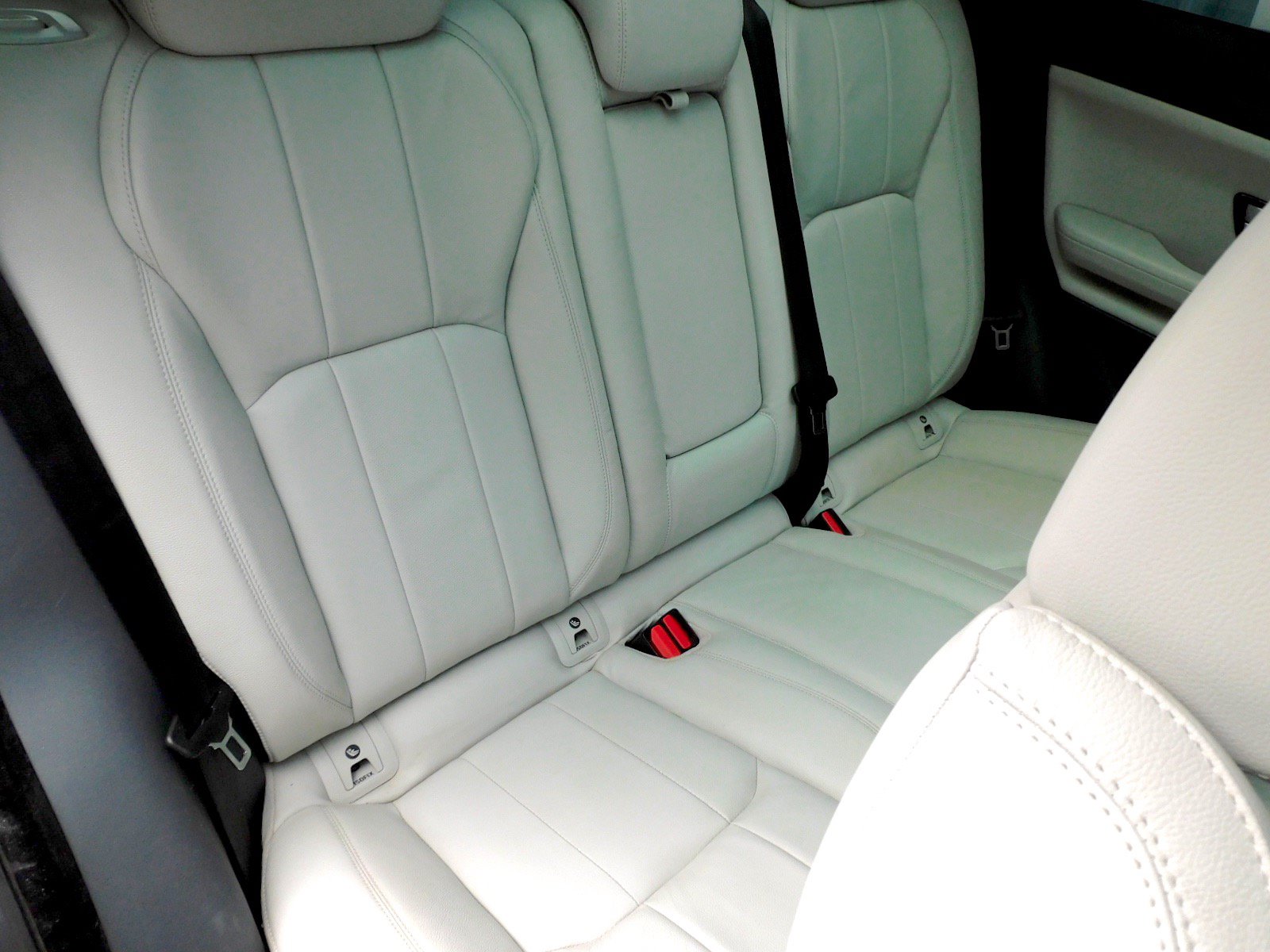 Used 2019 Land Rover Range Rover Evoque SE Premium AWD/4WD image 17