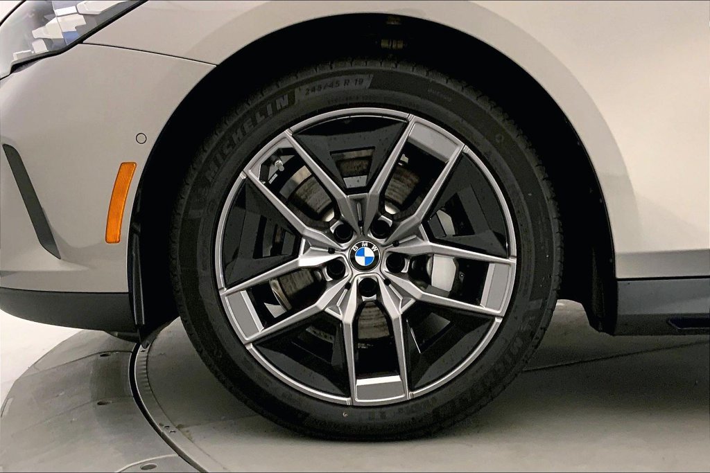 Certified 2026 BMW 530i xDrive w/ Premium Package AWD/4WD image 8