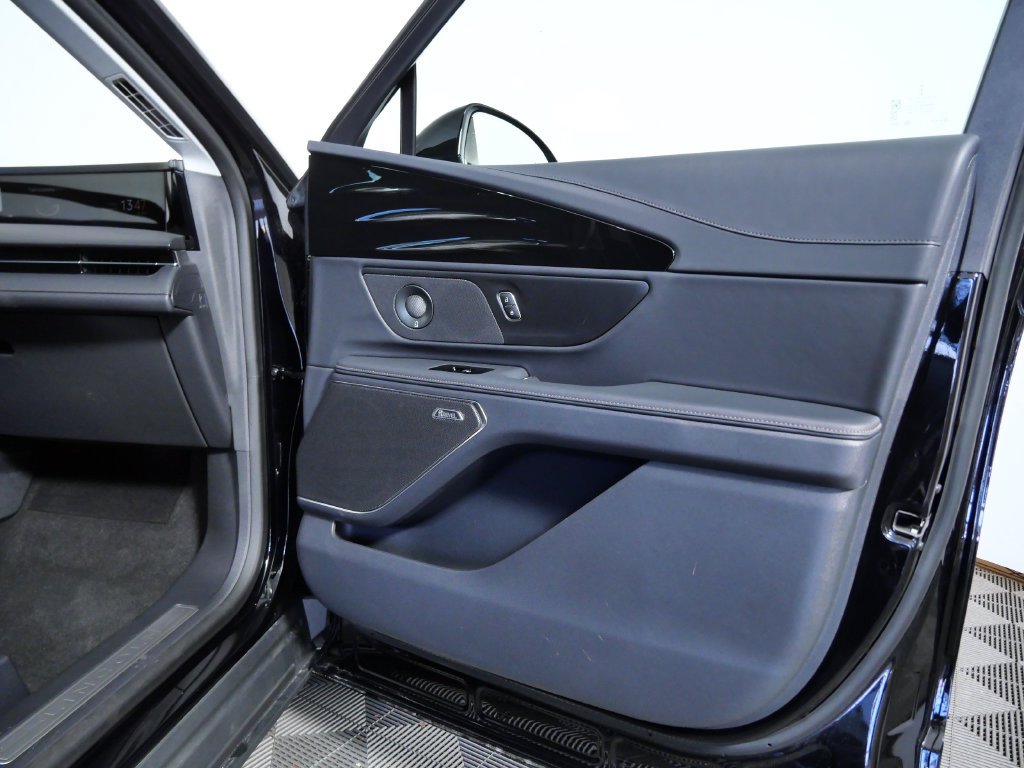 New 2026 Lincoln Nautilus Reserve AWD/4WD image 8
