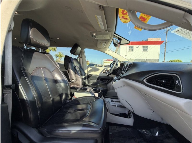 Used 2021 Chrysler Voyager Lxi image 31